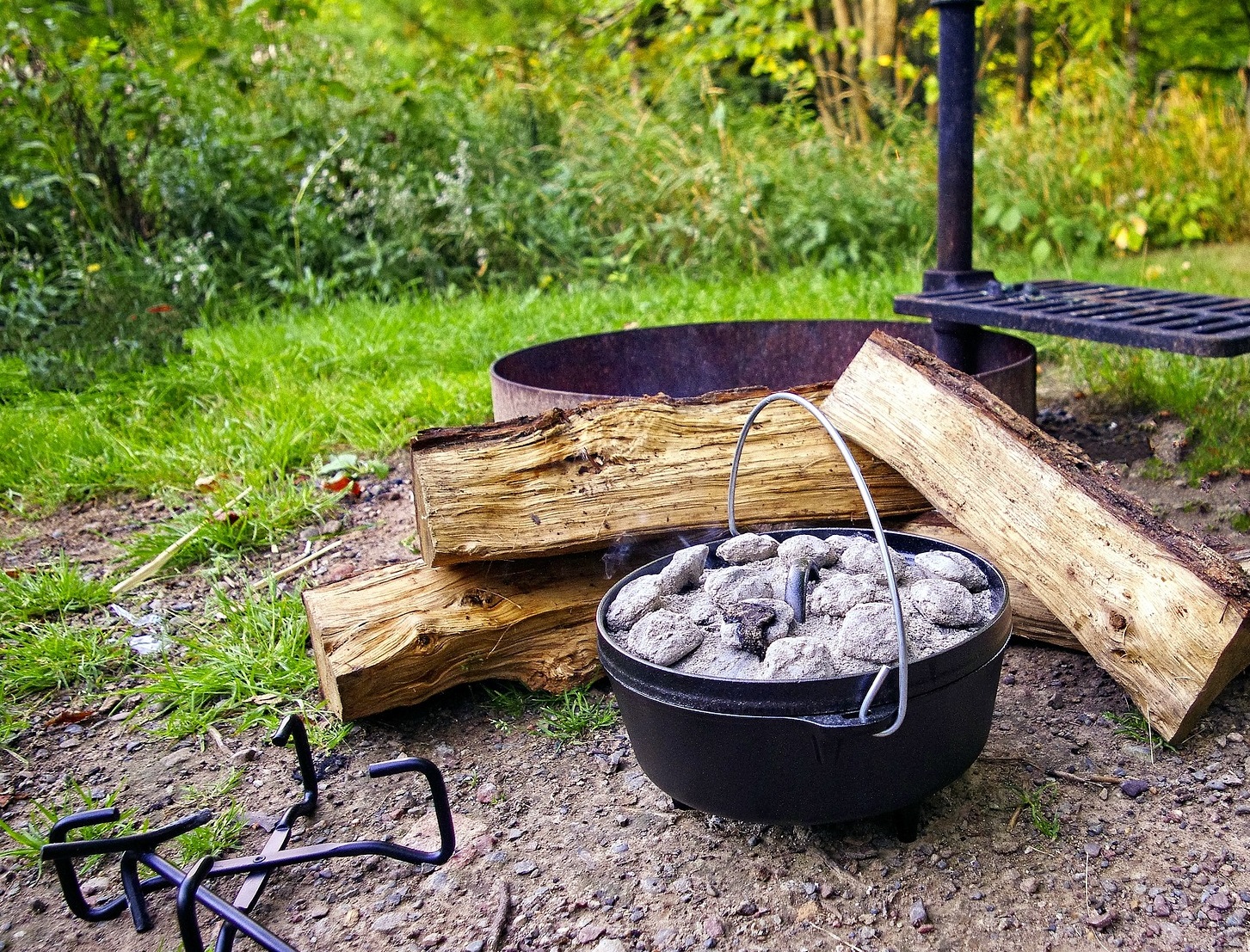 dutch oven cooking 3912429 1920